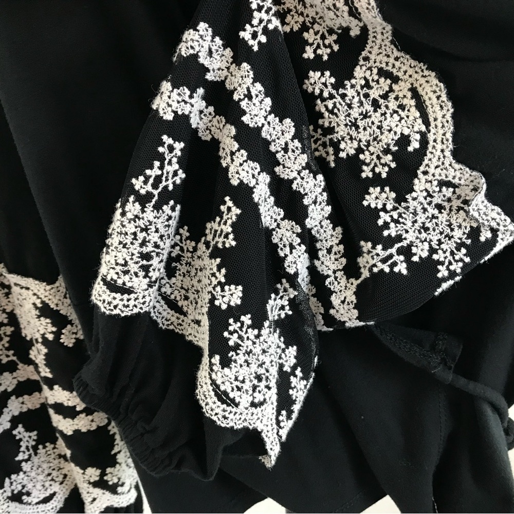 Blue Rain Wrap Top Embroidered Long Sleeves Womens Size Small Black Made USA - Picture 3 of 6